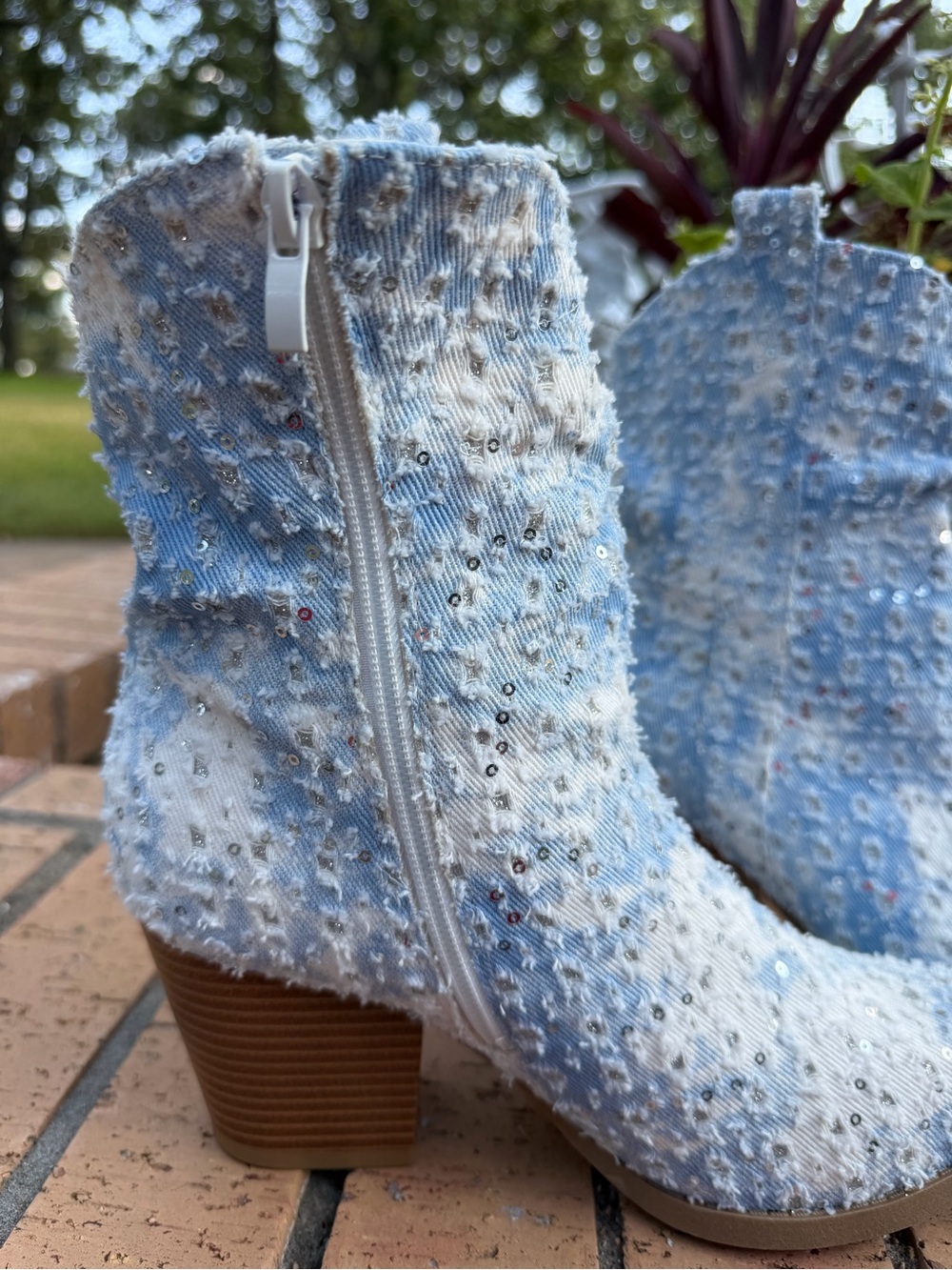 NWOT Distressed Denim Size 9 Western Cowgirl Boots Pointed Toe Sparkly Sequins - Picture 6 of 11